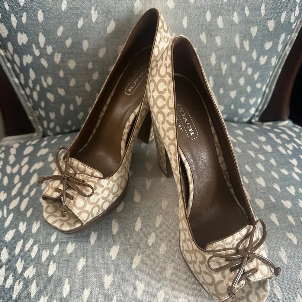 Coach Women’s “Corey” A3320 Open‑Toe Pumps – Size 5.5 - Picture 8 of 8